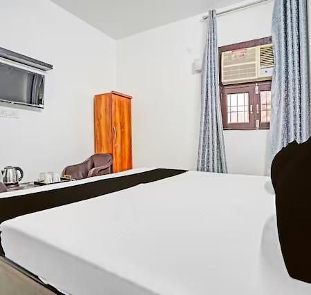 Rooftop Castle Hotel Noida Exterior photo