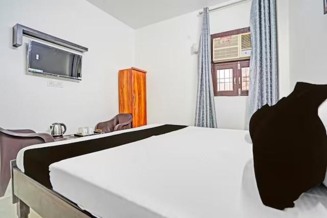Rooftop Castle Hotel Noida Exterior photo
